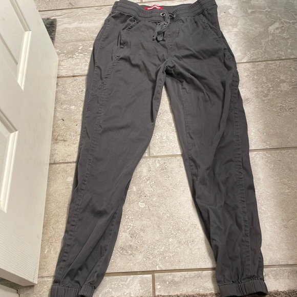 Lightweight Casual Gray Capri Pants Size L - Picture 1 of 3